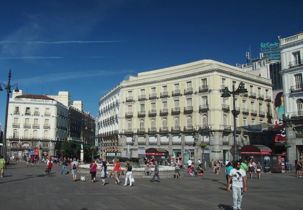 Puerta Del Sol Meydanı